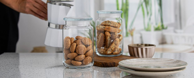 Jakie są zalety szklanych pojemników w kuchni?